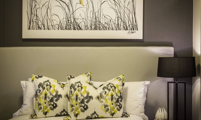 Greater Johannesburg Metropolitan Area Apartamento | C. A.G Apartamento de tres habitaciones en Rosebank Johannesburg