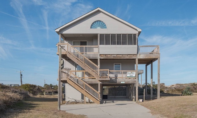 South Nags Head Casa | C'est Sea Bon | Oceanside | South Nags Head | Sleeps 8