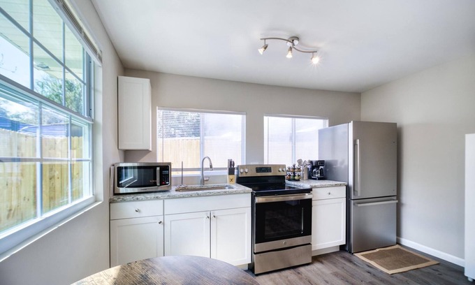 Jacksonville Casa | ~[C] Krispy Krashpad Sleeps 5 Krispy Kreme~