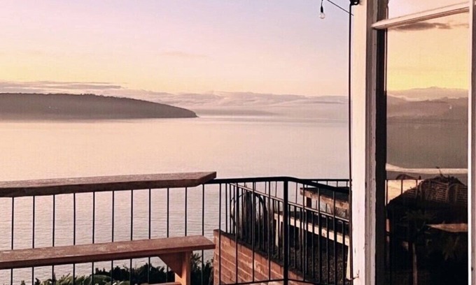 Dodges Ferry Casa | C l i f f T o p on P a r k unplug & recharge