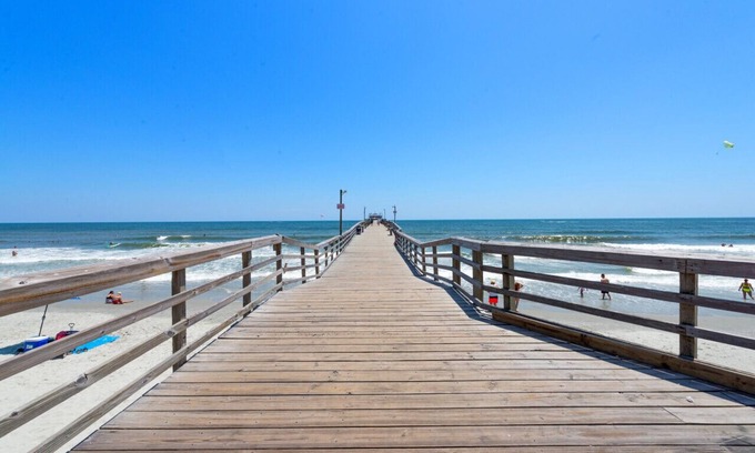 Myrtle Beach Apartamento | C · Modern 4BR Ground Level King Beds Steps 2 Beach #C