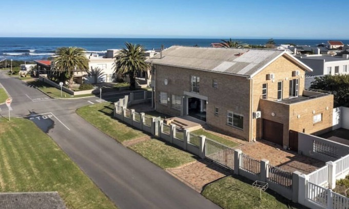 Onrus Casa | C-Onrus, Pool, Seaview, 5Bed, 5Bath, Bar, BBQ