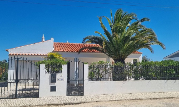 Aljezur Casa | C Vicentina - Aljezur: Surf, Sol, Natureza - Bbq, Jardim, Terraço Estacionamento