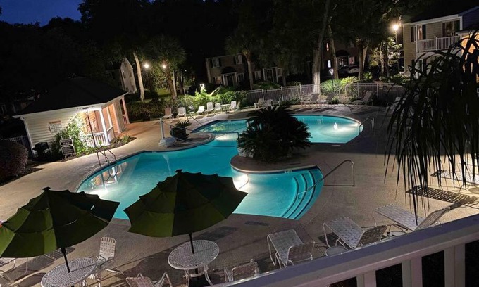Demere Park Casa | C2 Ocean Walk, Pool view, village area, cozy!
