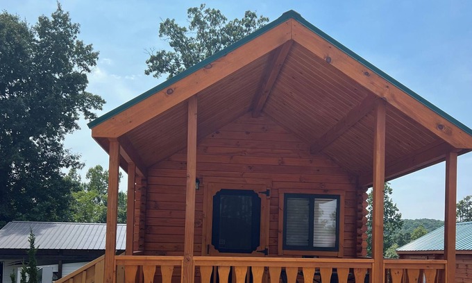 Marion Cabina | C21 cabin in private gated camping resort. Perfect for a family get away.