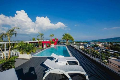 Chalong Apartamento | C212 Relaxing Condo Rooftop Pool & Ocean Views