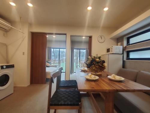 Honmachi Apartamento | C3 Shibuya new hotel, 2 bedrooms and 1 living room, 7 mins to ST Max 6P 渋谷全新酒店 全新装修 两室一厅 交通中心 车站7分钟 最大6人 直达新宿 涉谷 表参道 品川 池袋 上野 代代木 银座 原宿