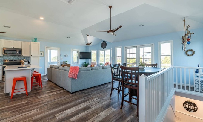 Carova Beach Casa | C9431 Sea Stars. Canalfront, 4X4 Area, Boat Ramp, Dock!
