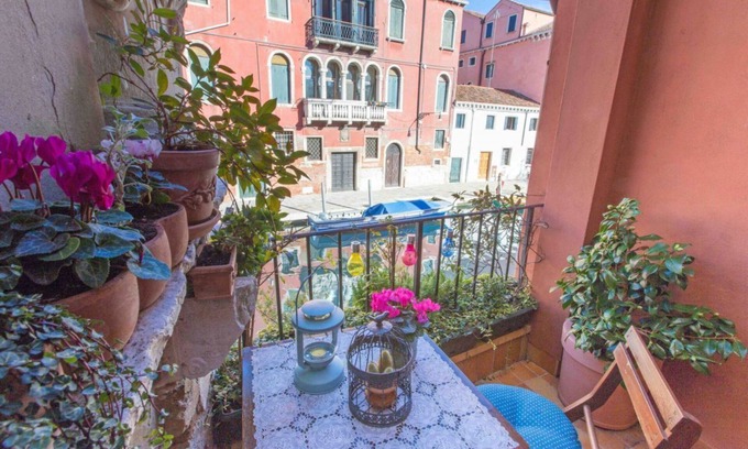 Dorsoduro Apartamento | Vista al canal desde la terraza, aire acondicionado, wi-fi ... ¿qué más?