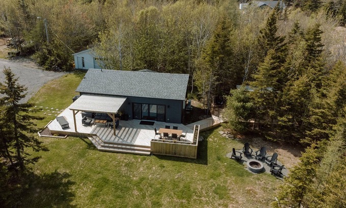 Salmon River Road Casa | Pine Cottage - HOT TUB |Kayaks | Swimming