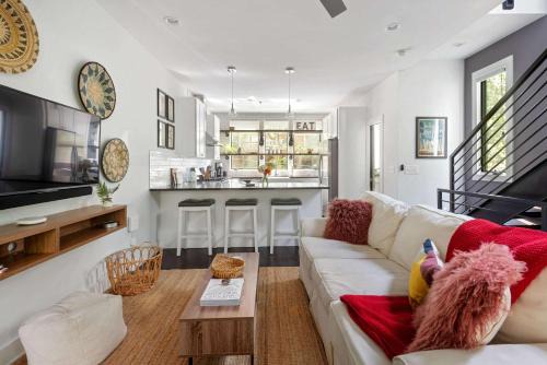 Poncey-Highland Casa | CA Dreaming