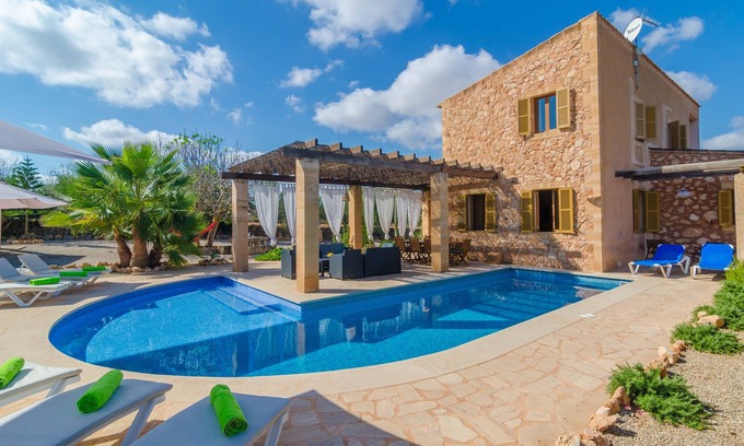 Campos Villa | CA NA CARME - Bonita villa con piscina privada y gran jardín. WiFi Gratis
