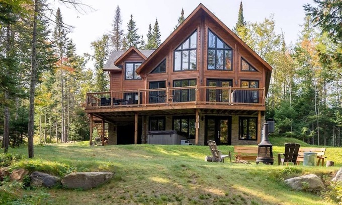 Sainte-Marguerite-du-Lac-Masson Chalet De Esquí | Edge of Lake Walfred - Spa - Chinook Club Walfred