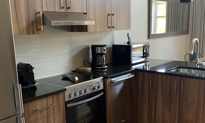 Sainte-Marguerite-du-Lac-Masson Condominio | Top floor 2 bedroom Condo with Lake View