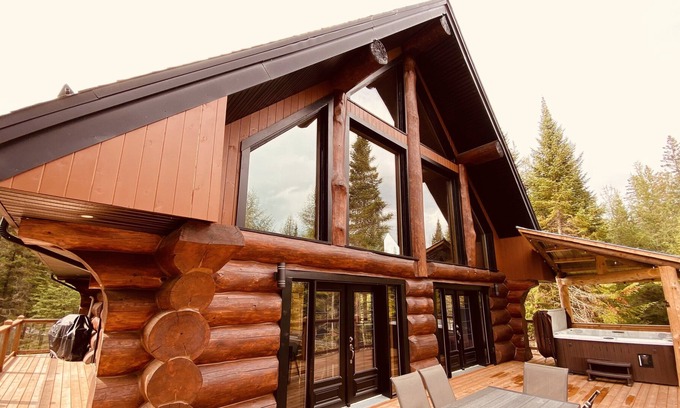 Sainte-Marguerite-du-Lac-Masson Chalet De Esquí | "Le Majestik luxury chalet, Doncaster River"