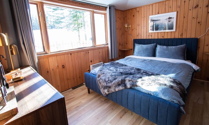 Sainte-Marguerite-du-Lac-Masson Chalet De Esquí | CHALET✦5Bedrooms✦Lake✦Jacuzzi✦Sauna✦Home theater✦Quiet