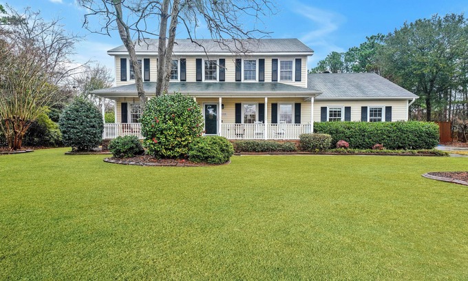 Wilmington Casa | CA Style Sanctuary 4BR3BA house with Heated Saltwater Pool and Hot Tub