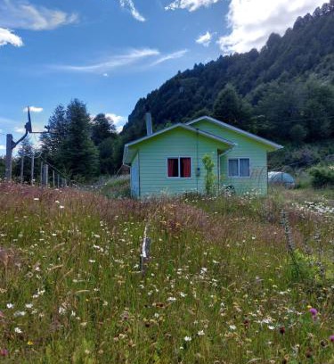 Coyhaique Casa | cabaña a 13 km de coyhaique camino lago atravesado, últimos 300 metros para vehículos 4x4