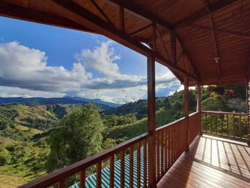 Canton Dota Chalet De Esquí | Cabaña Cebra - THE Spot for GREAT Sunset views!