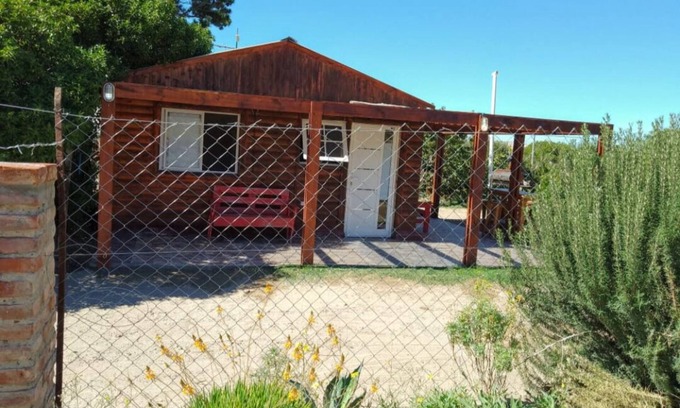 Puerto Piramides Cabina | Cabaña cercana a la playa con estacionamiento (apto mascotas)