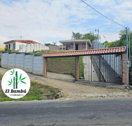 Juan Vinas Casa | Cabaña de Descanso El Bambú
