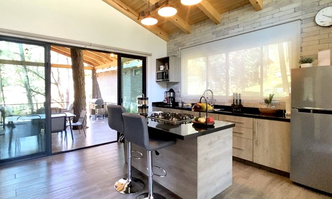 Mazamitla Cabina | ¡cabaña de Lujo con Jacuzzi! Terraza con Vista al Bosque, Ideal Para Familias