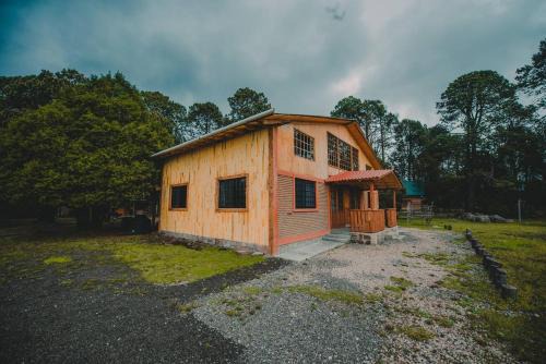 Pueblo Nuevo Chalet De Esquí | Cabañas La Fogata
