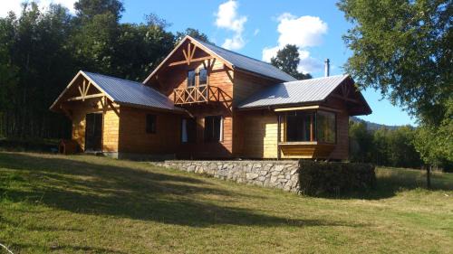 Pucon Casa | Cabañas Los Canelos Pucon, Hermosa Granja de 20 hectaréas a orillas del Río Liucura