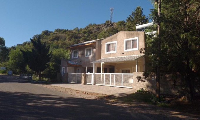 Potrero de los Funes Chalet De Esquí | Cabañas Pueblo de J e s u s