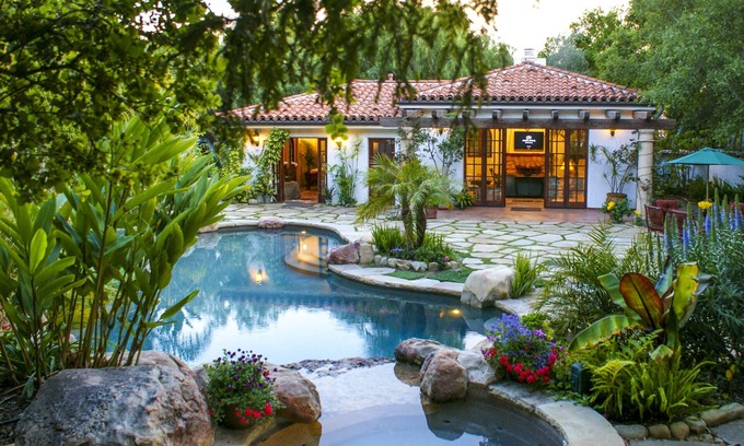 Montecito Villa | Cabana Las Floras- A Tropical Paradise Cabana con Piscina, Spa, y Wi-Fi