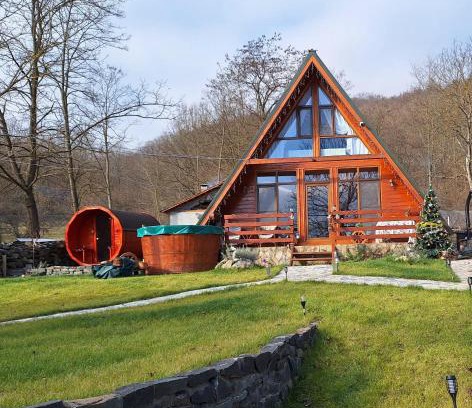 Fenes Cabina | Cabana Pietrar