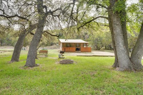Concan Casa | Cabana Sol Cabin 4 Mi to Garner State Park