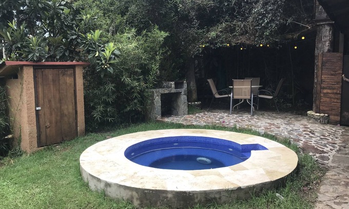 Valle de Bravo Cabina | Cabaña con jacuzzi junto a la reserva ecológica de Montealto
