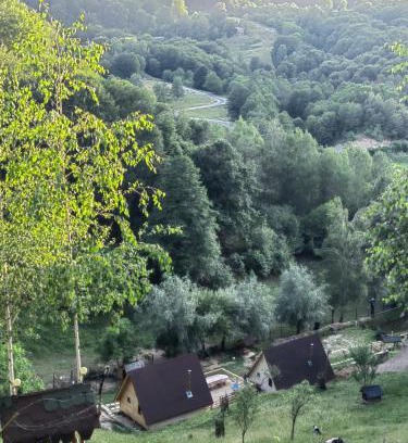 Oestii Paminteni Otro | Cabanele lui Sem