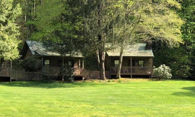 Rabun Gap Cabina | Cabin 1 bed,1 bath hillside with beautiful sunrises and sunsets overlooking lake
