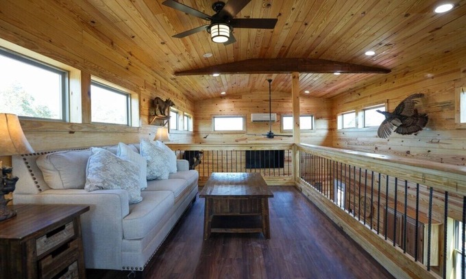 Bridgeport Cabina | Unique Cabin, Sauna, Hot Tub, FirePit, Games