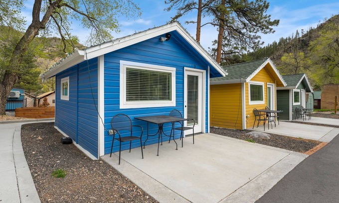 Poudre Park Cabina | Cabin 3- The Big South