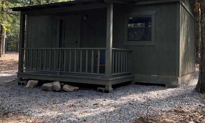 Morrilton Casa | Cabina 4: La cabaña de hombre al aire libre