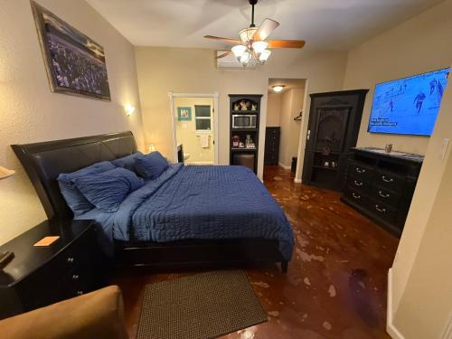 Lakehills Casa | Cabin 5 The Roost Cabins