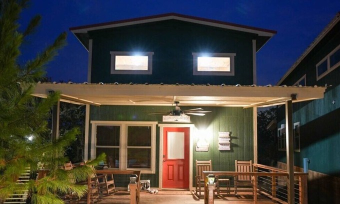 Bridgeport Cabina | CampQYB- Modern Lux Cabin, Hot Tub, FirePit, Sauna
