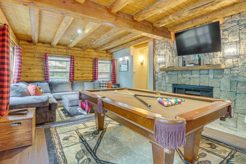 Crestline Casa | Cabin about 1 Mi to Lake Gregory and Hiking!