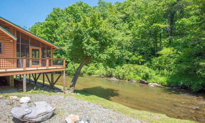 Laurel Springs Cabina | Cabin at Cranberry Mill - Private Creekfront Cabin in Laurel Springs
