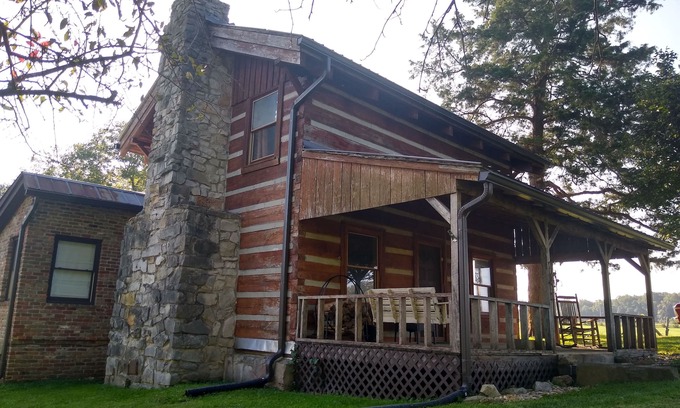 Cookeville Cabina | Cabin at Fairview Private setting far off the road near Cummins Falls