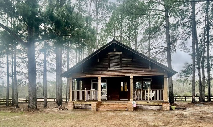 Hartsfield Casa | Cabin at Gin Creek Wedding Venue
