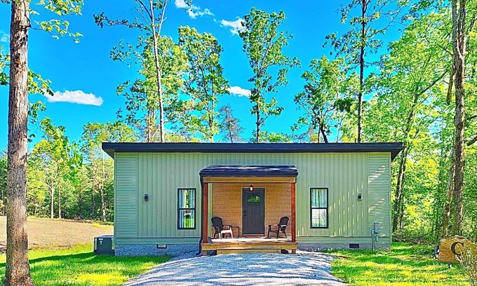 Crossville Cabina | Cabin C -Basses Creek Cabins - Golf, swim, hike!