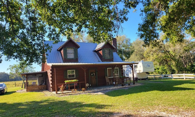 Dover Cabina | Cabin close enough but far enough to be peaceful