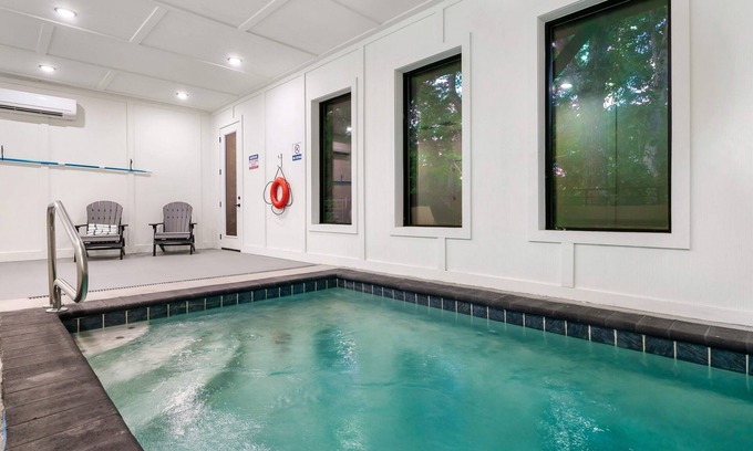 Sevierville Cabina | Cabin Comfort - Pool, Hot Tub & Games!