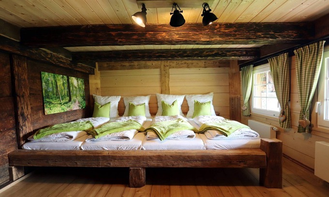 Breitnau Cabina | Camarote 'Ferienhütte Biobetrieb Lippenhof' con terraza y balcón privados
