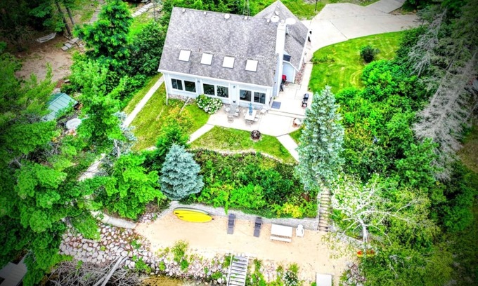Redgranite Casa | Bully's Pearl Lake, enorme patio en el agua, WIFI, TV directa, Netflix, balsa, kayaks, etc.