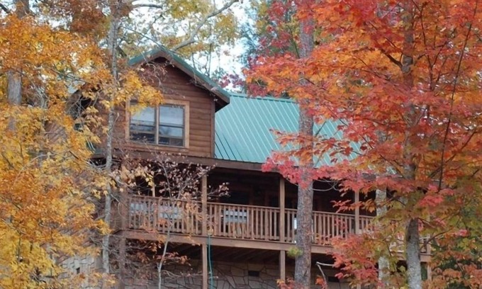 Gatlinburg Cabina | Cabin Fever ~ Pet friendly ~ ubicado en Black Bear Falls Community ~ Gatlinburg TN